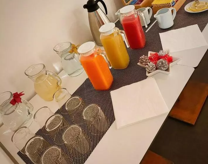 هتل Outside Boutique