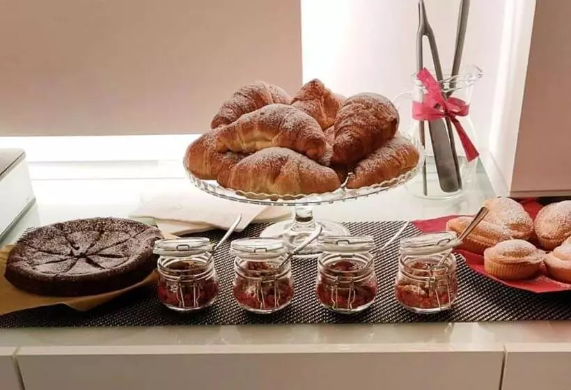 هتل Outside Boutique