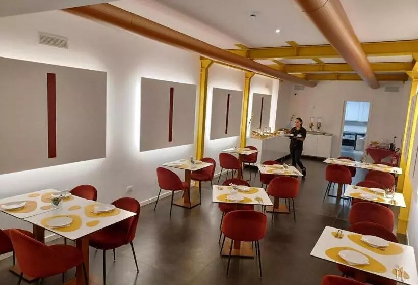 هتل Outside Boutique