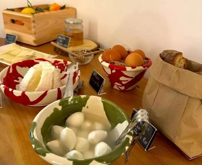 هتل Outside Boutique