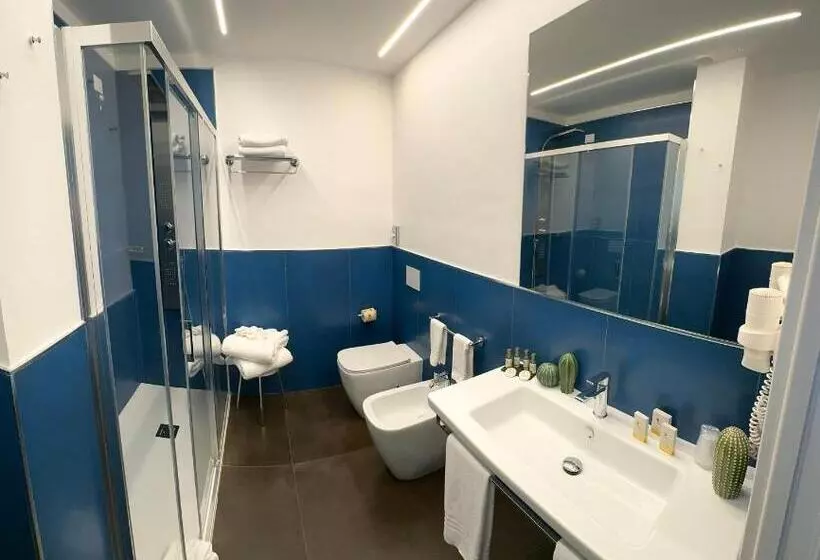 هتل Outside Boutique