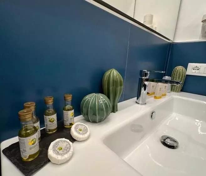 هتل Outside Boutique