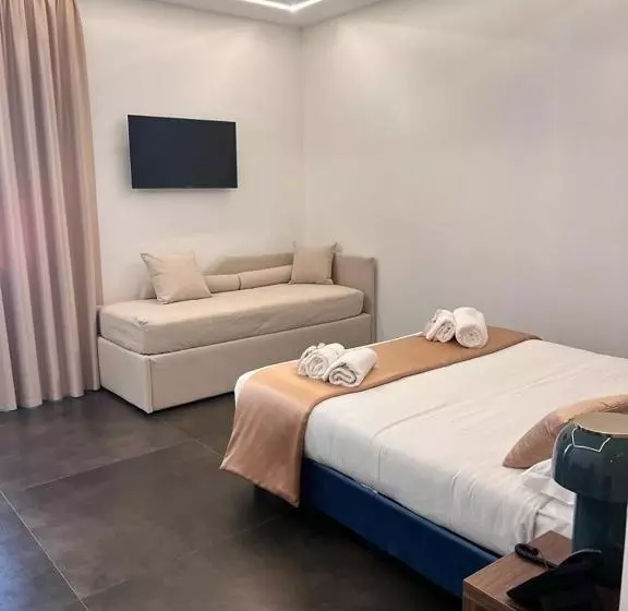 هتل Outside Boutique