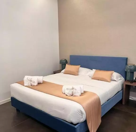 هتل Outside Boutique