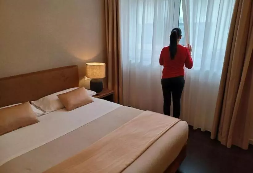 هتل Outside Boutique