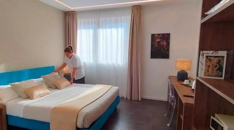 هتل Outside Boutique