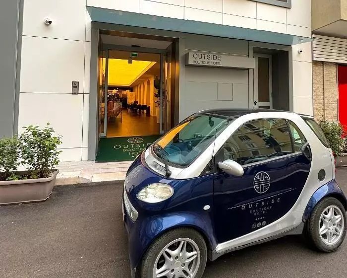 هتل Outside Boutique