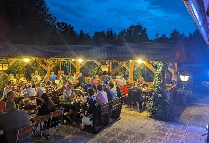 Majatalo Cafe Zum Toni