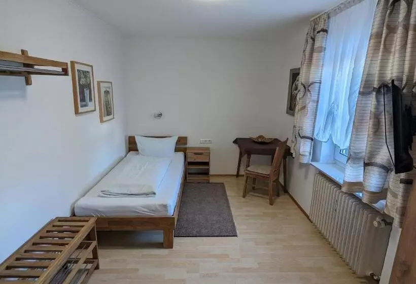 Majatalo Cafe Zum Toni