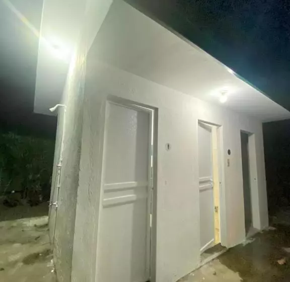 Majatalo La Casa Blanca Binoclutan Beach Resort