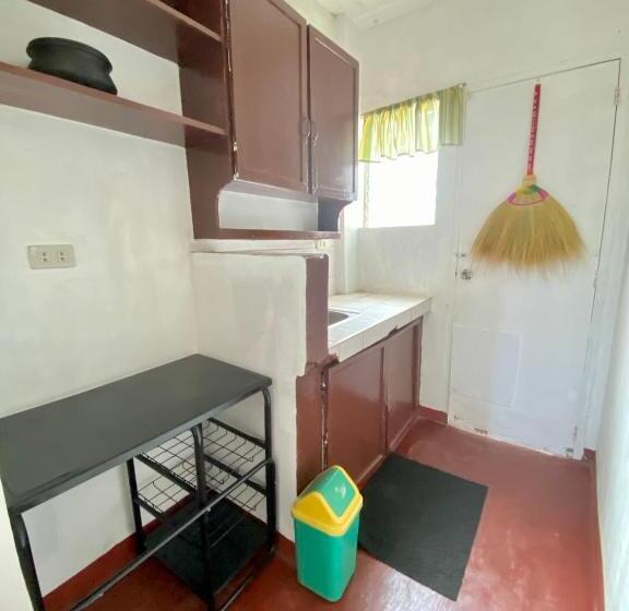 펜션 La Casa Blanca Binoclutan Beach Resort