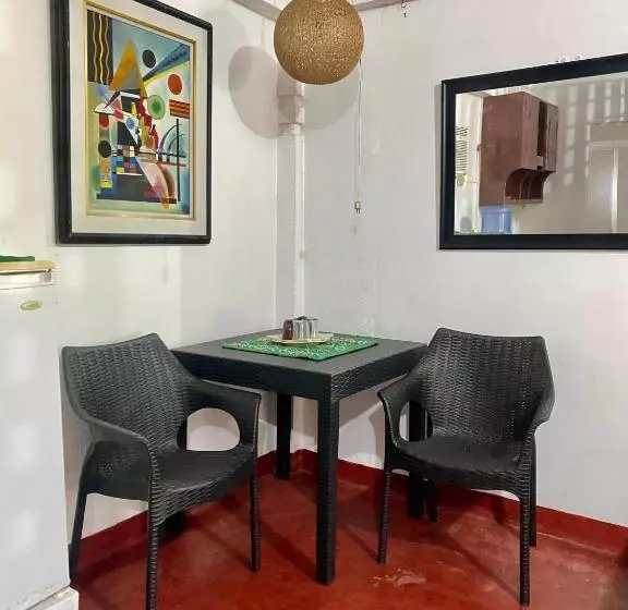 Majatalo La Casa Blanca Binoclutan Beach Resort