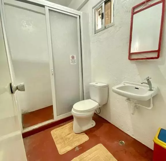 Majatalo La Casa Blanca Binoclutan Beach Resort