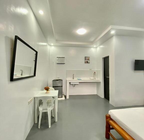 펜션 La Casa Blanca Binoclutan Beach Resort