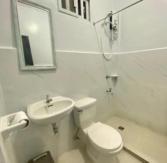 펜션 La Casa Blanca Binoclutan Beach Resort