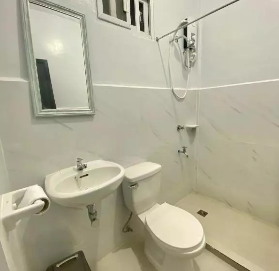 Majatalo La Casa Blanca Binoclutan Beach Resort