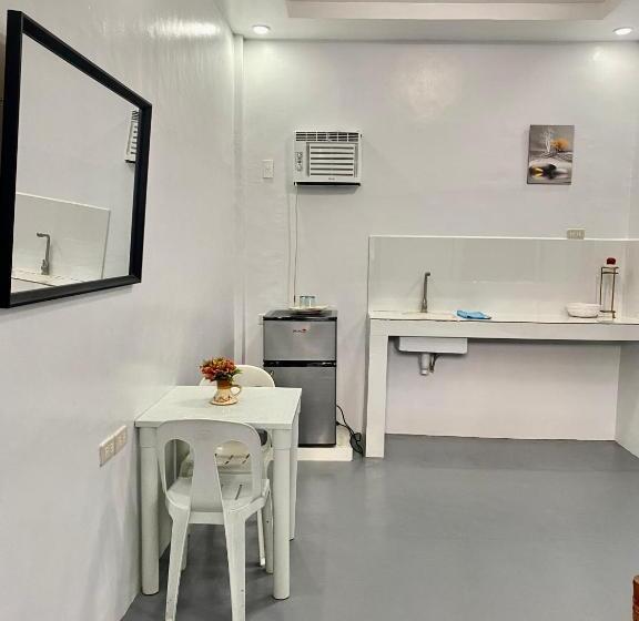 펜션 La Casa Blanca Binoclutan Beach Resort