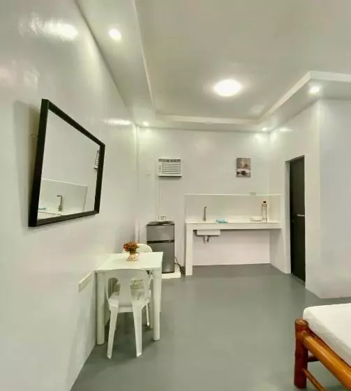 Majatalo La Casa Blanca Binoclutan Beach Resort