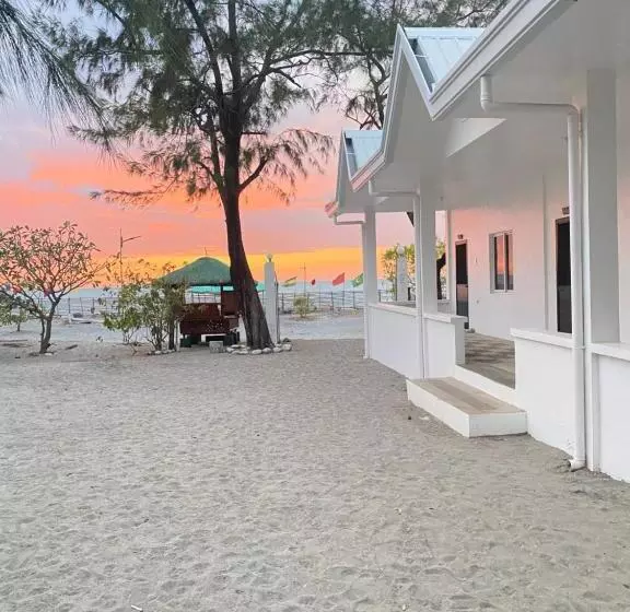 Majatalo La Casa Blanca Binoclutan Beach Resort