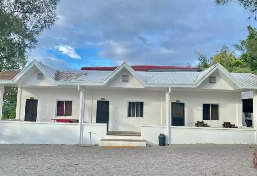 Majatalo La Casa Blanca Binoclutan Beach Resort