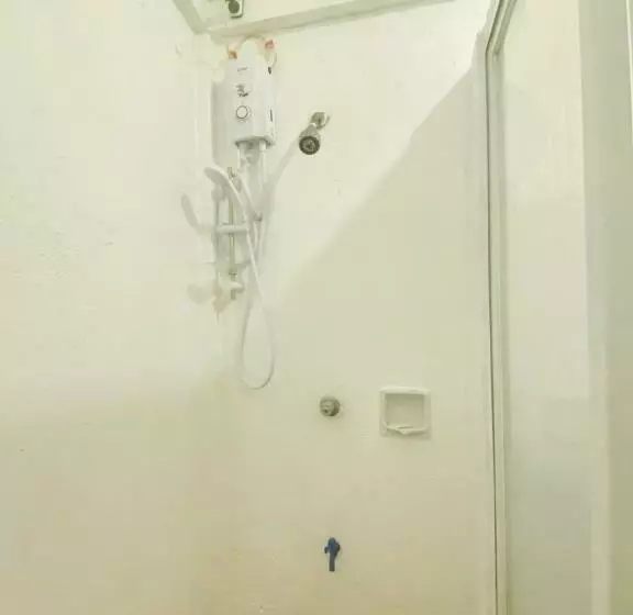 Majatalo La Casa Blanca Binoclutan Beach Resort