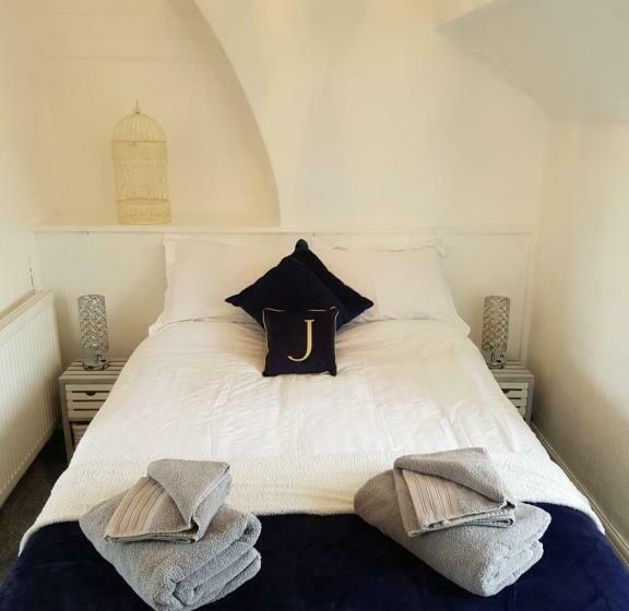 مبيت وإفطار The Cedars