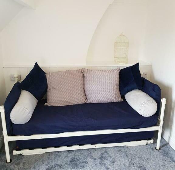 مبيت وإفطار The Cedars