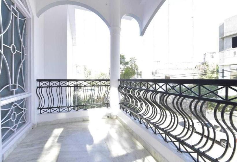 בית מלון כפרי Flagship The Castle Heritage Villa