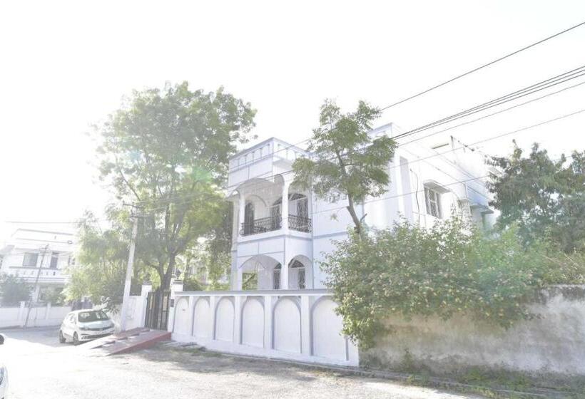 בית מלון כפרי Flagship The Castle Heritage Villa