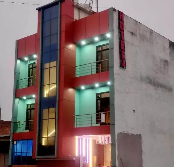 ホテル Oyo 70355  Shaurya