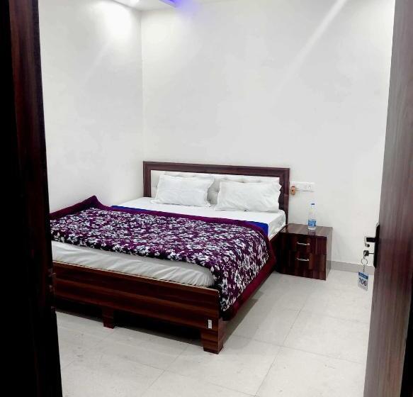 酒店 Oyo 70355  Shaurya