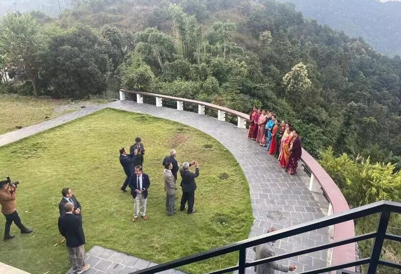 هتل Pokharaeye