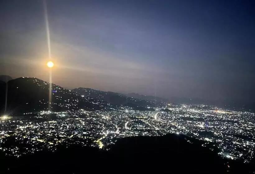 هتل Pokharaeye
