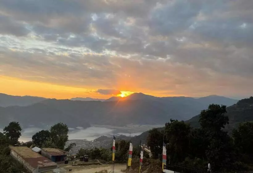 هتل Pokharaeye