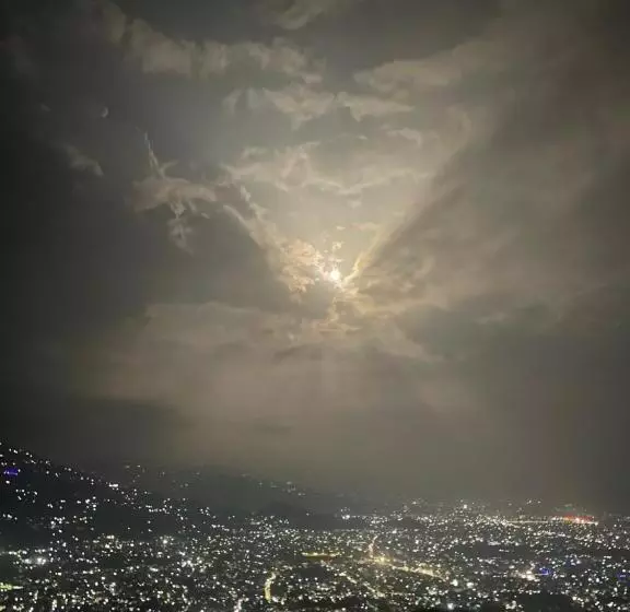 هتل Pokharaeye