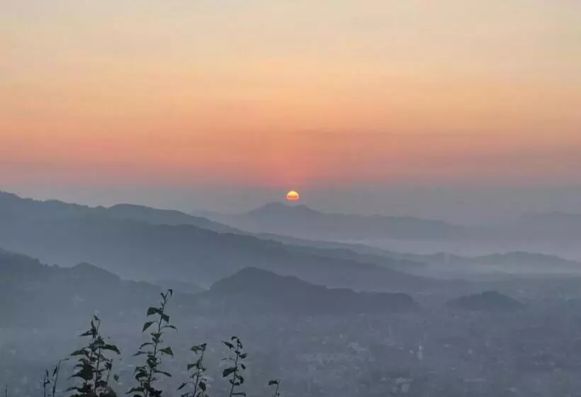 هتل Pokharaeye
