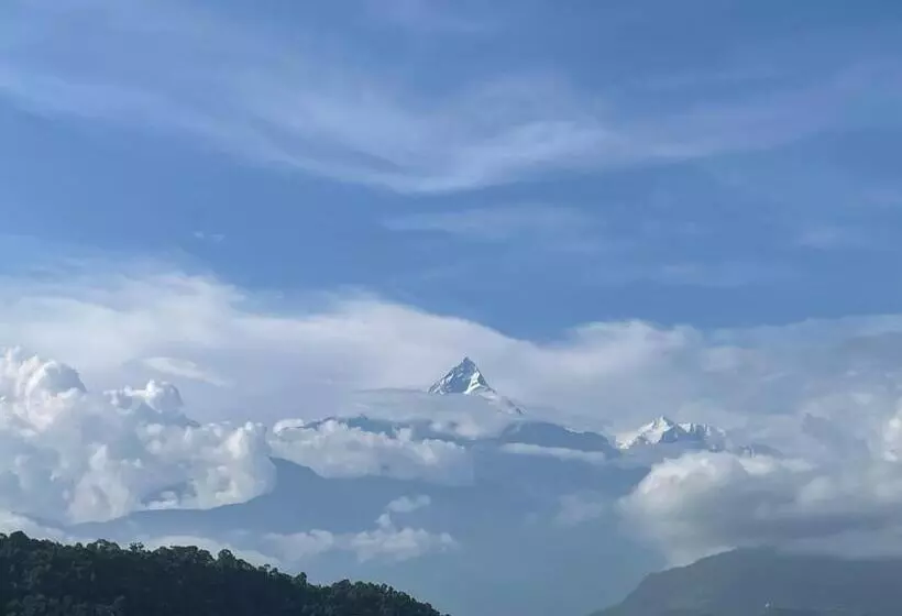 هتل Pokharaeye