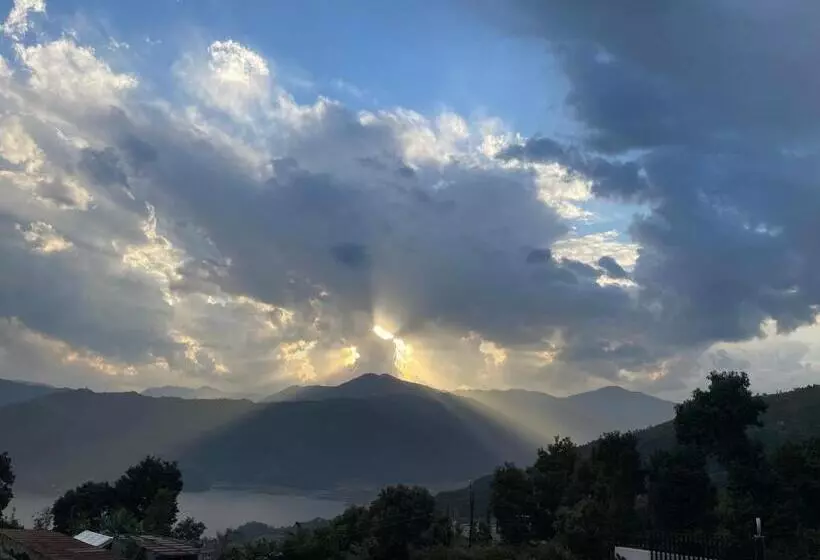 هتل Pokharaeye