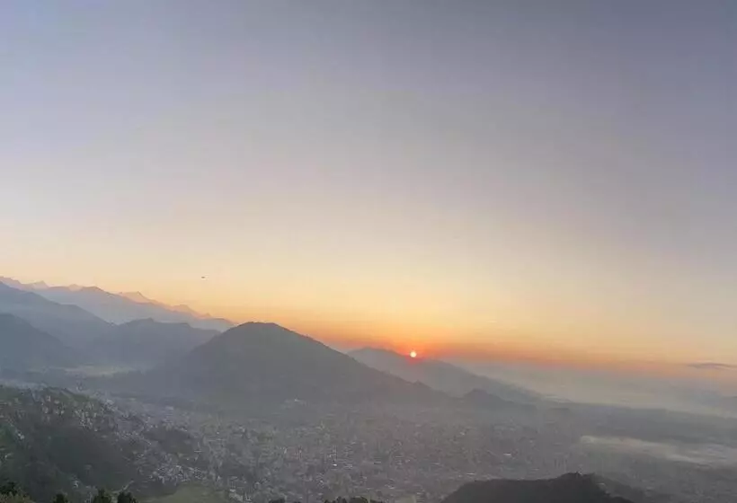 هتل Pokharaeye