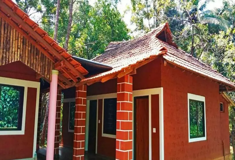 リゾートホテル Staymaker Kumaradhara River Valley Homestay