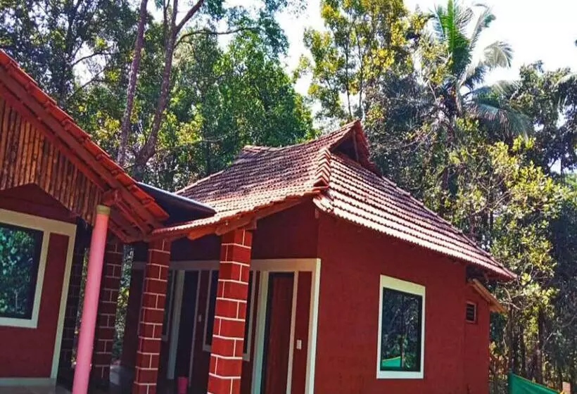リゾートホテル Staymaker Kumaradhara River Valley Homestay