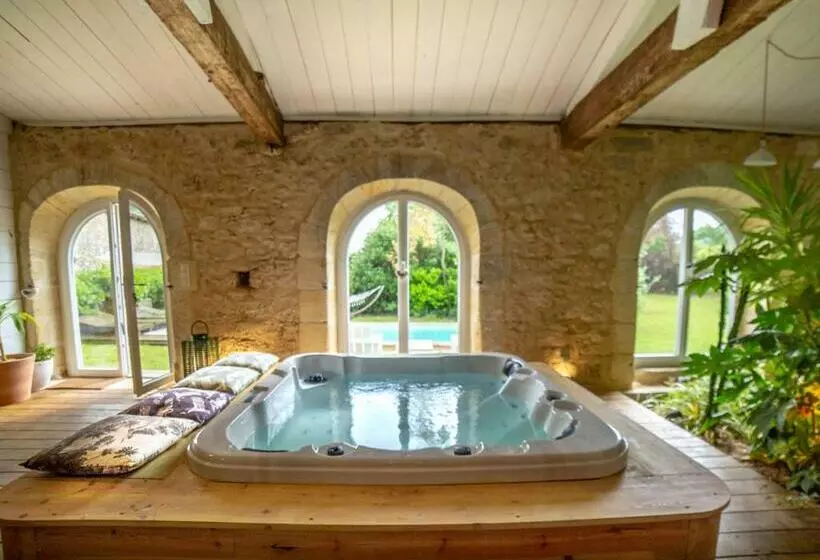 Aamiaismajoitus (B&B) La Suite Bien être, Piscine Intérieure Chaufée, Sauna & Spa Privés