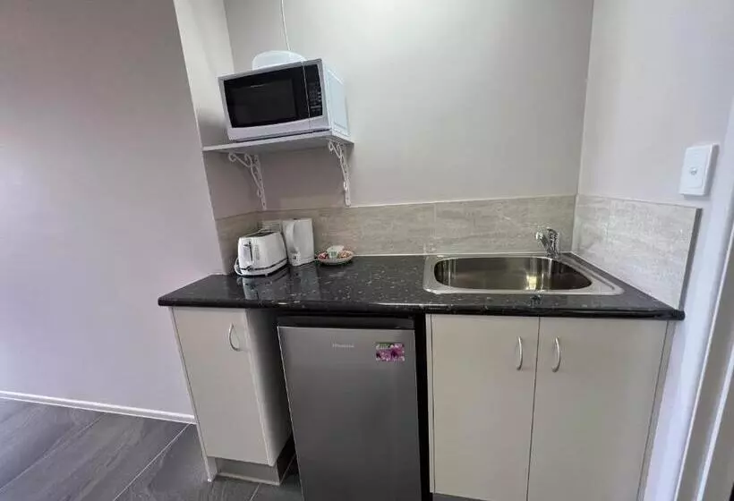 Aamiaismajoitus (B&B) The Orchid Suite   Apartment In Cooktown