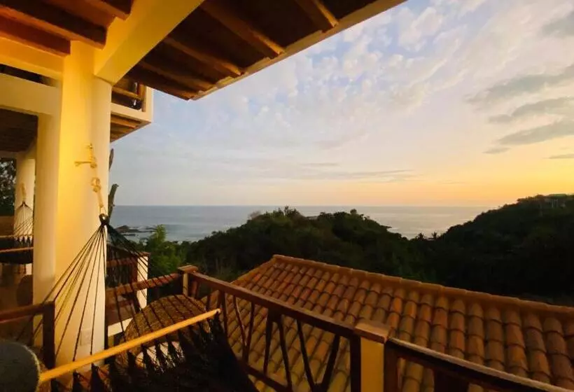 ホテル Cabañas Madre Tierra