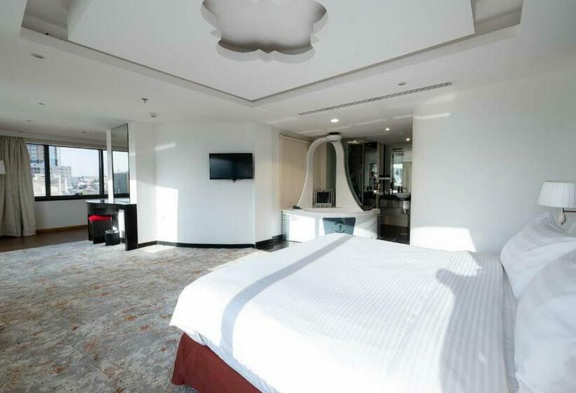 בית מלון כפרי Mira Business