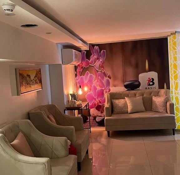 בית מלון כפרי Mira Business