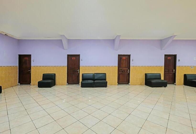 Spot On 91930 Hotel Citra Dewi 4 Manunggal