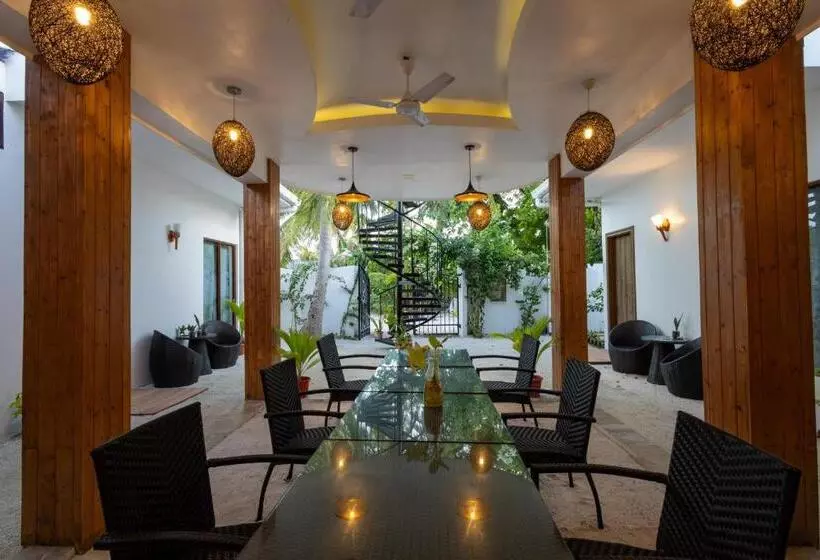 پانسیون Lvis Village