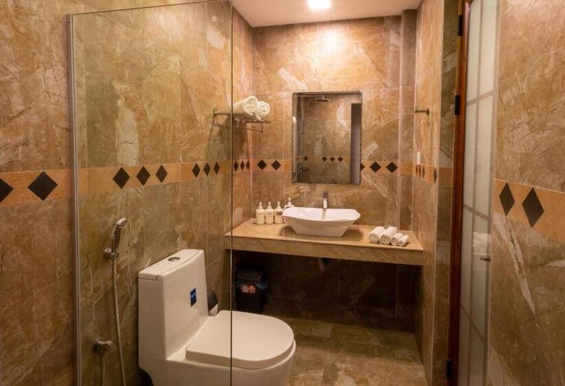 Pensjonat Lvis Village