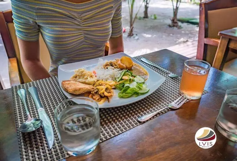 پانسیون Lvis Village